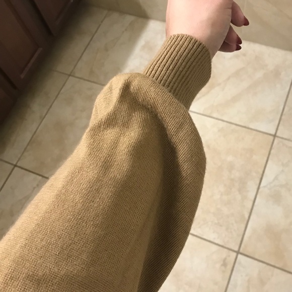 SÚPER SOFT H&M V-neck Sweater - Picture 2 of 2